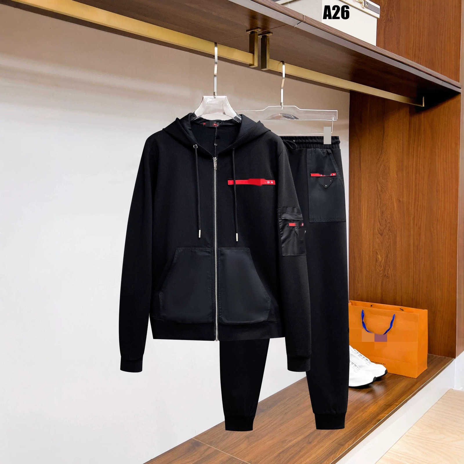 Men's Tracksuits Designer Men's Suit Autumn And Winter New Casual Loose Trendy Brand Luxury Men's And Women's Collection LNHU