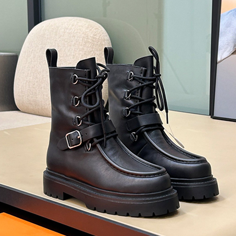 Land ankle boot Designer Womens Personalized Black Calf Leather Lace Up Decorative Shoes Upper Knight Boots Womans Outdoor Leisure Travel Short Boot
