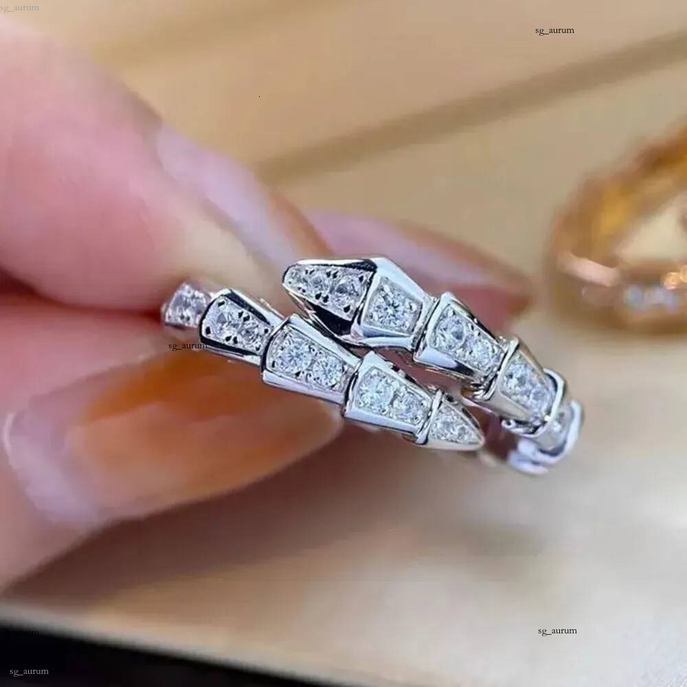 Bagues de bande Designer pour femmes de luxe classique en alliage d'acier titane plaqué diamant cadeau bague serpent hommes femmes or cadeaux de