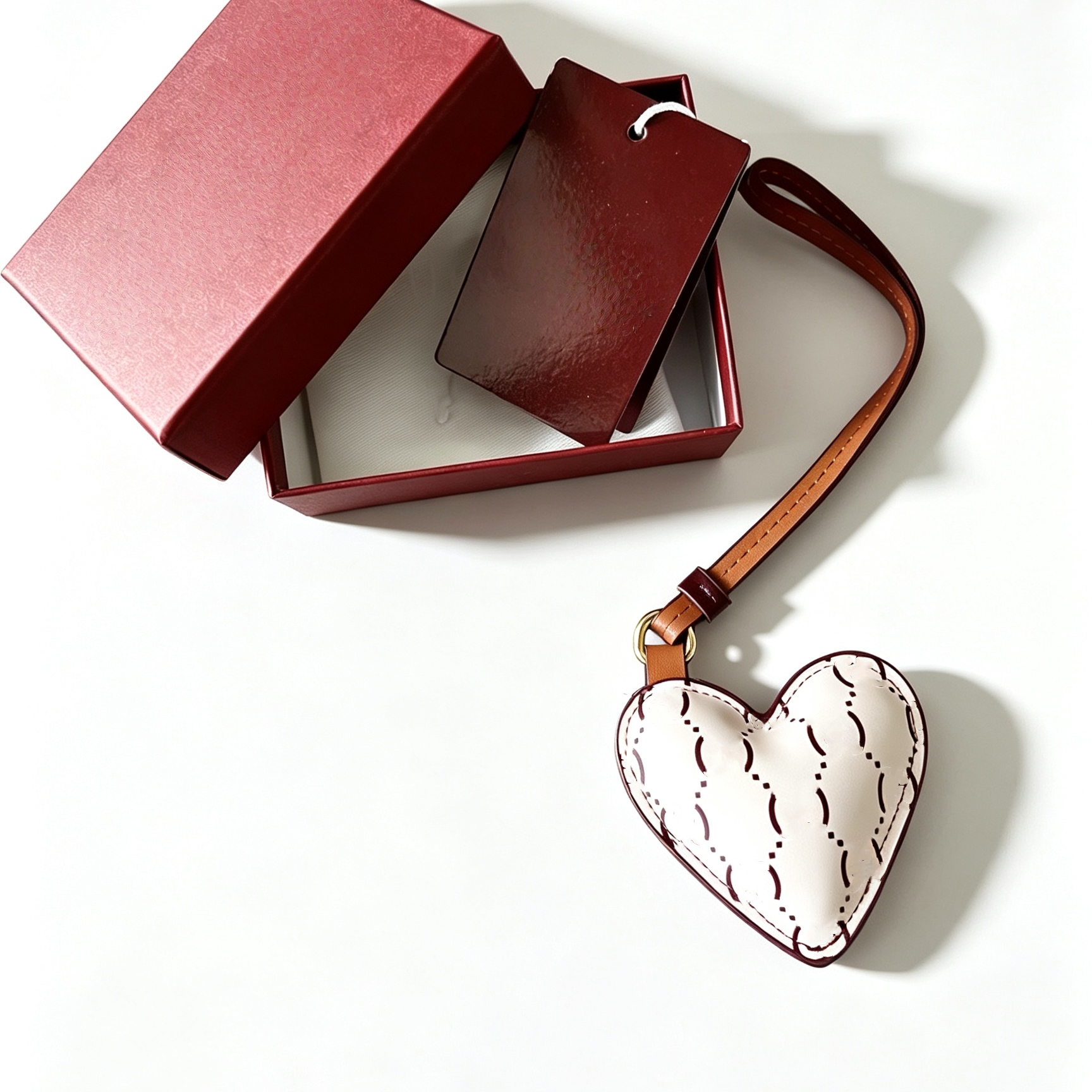 Designer de luxe Vintage Monogramme Coeur Charme de sac en cuir PU Amour Coeur Porte-clés avec dragonne Mode Femmes Sac à main Pendentif Porte-cl