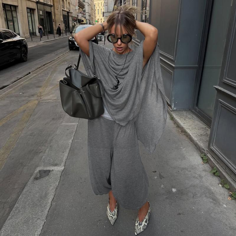 Tenue deux pièces gris uni pour femmes, haut ample à manches longues, ourlet asymétrique et pantalon à jambes larges, ensemble de vêtements de dé