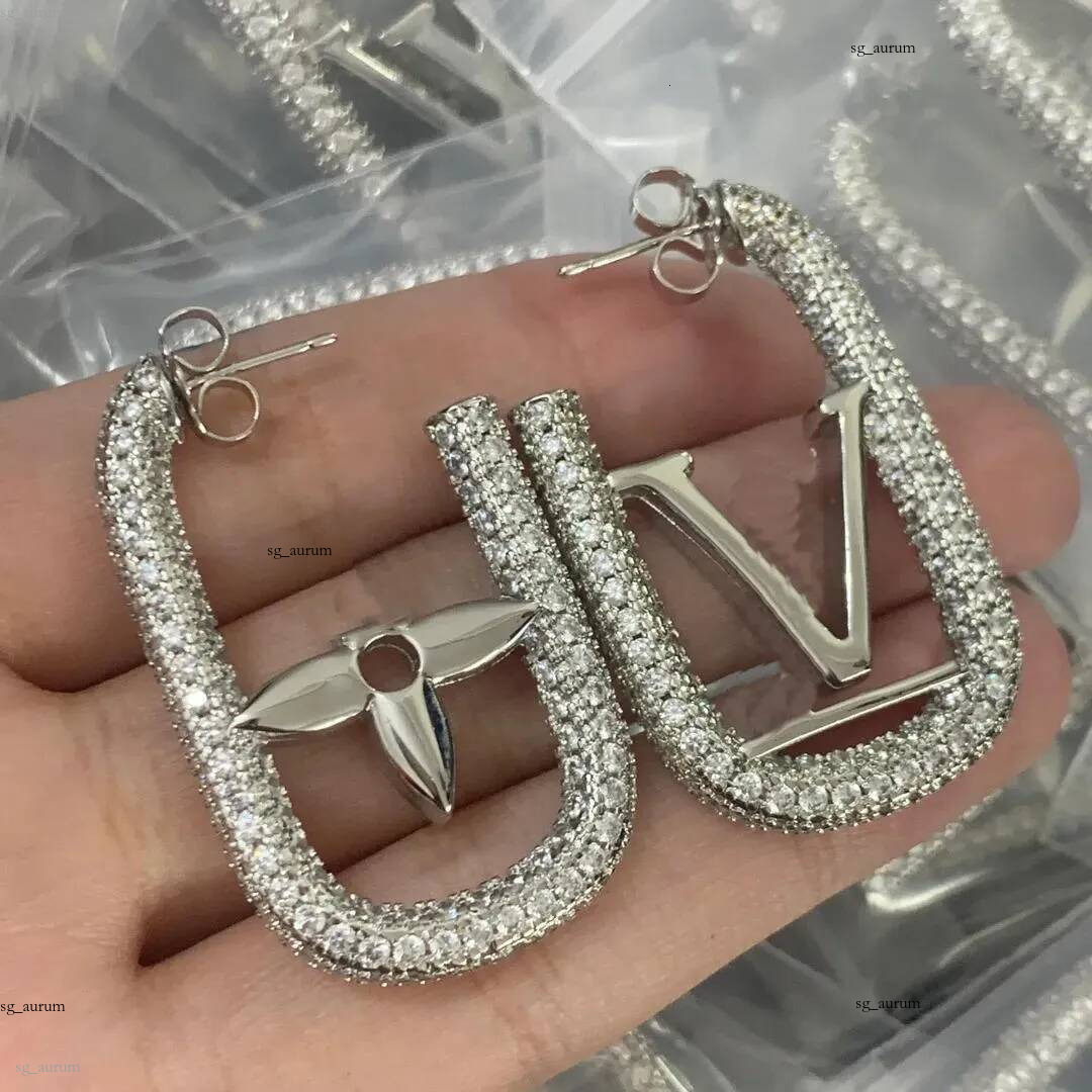 Les nouvelles boucles d'oreilles pour filles à la mode et charmantes de créateurs de luxe haut de gamme captivent tous les beaux mecs avec des ac