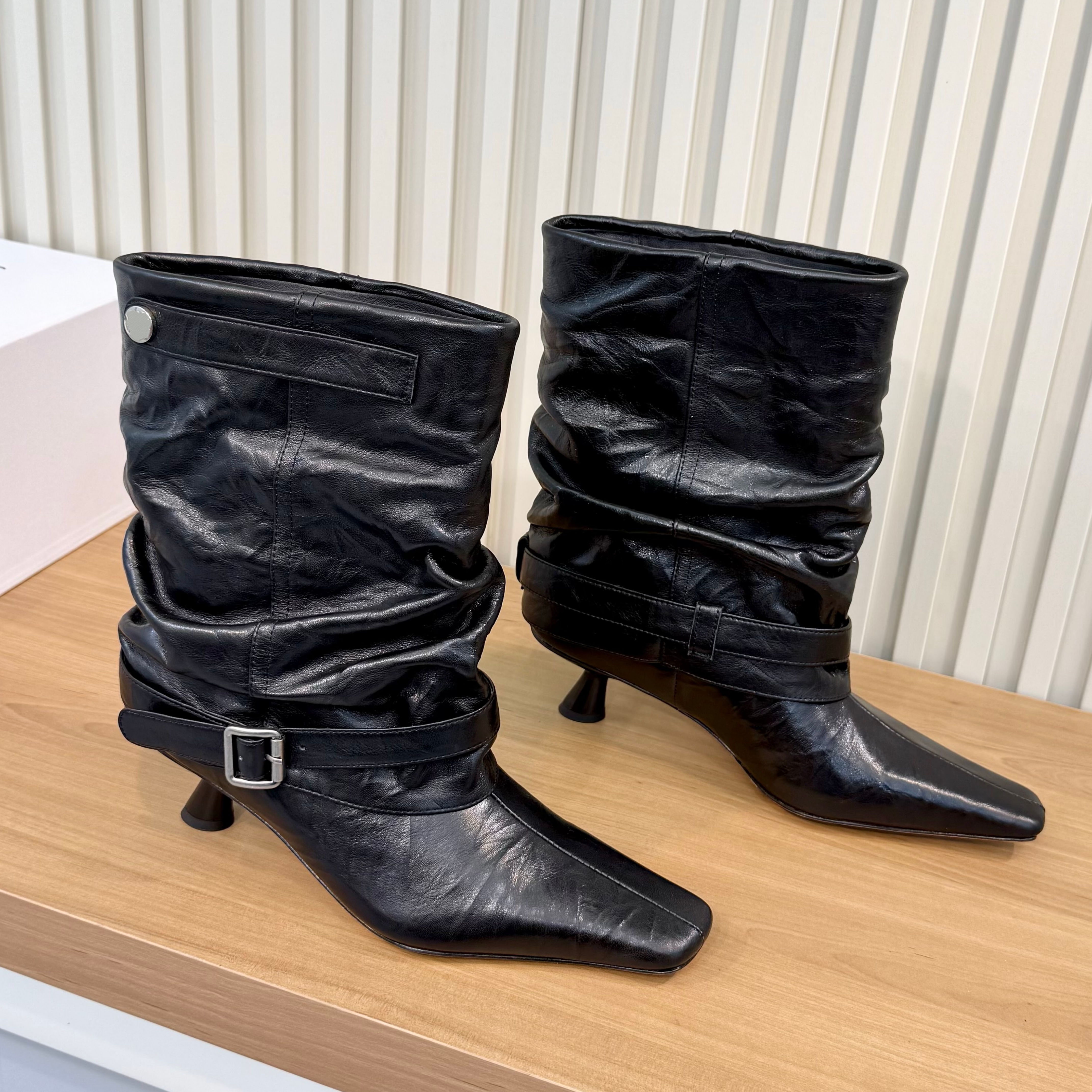 Biker Boots Designer Luxury Shoe Women Leather Slouch Tall Buckle Strap Pointed Toe Low Heel Party Street Style Moto Glossy Winter Belted Hardware E