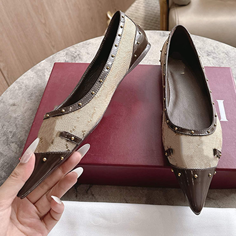 Femmes Nouveautés Ballerines Savoy Mode clous métalliques raffinés Dames Chaussures plates élégantes à bout pointu Confort Semelle intérieure rem