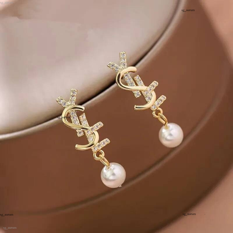 Diamond Set Pearl Letter s Titanium Steel Earrings Charm Designer for Women Stud Jewlery Love Hoop Gifts Woman Girl Gold Sier Rose Wholesale