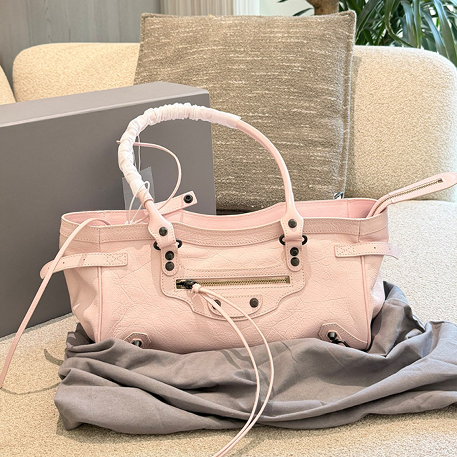Sacs à main de créateurs Femmes Lettre Modèle Sacs en cuir de mode Mans Grande capacité Sac en cuir véritable Sac classique de luxe Sac à bandoul