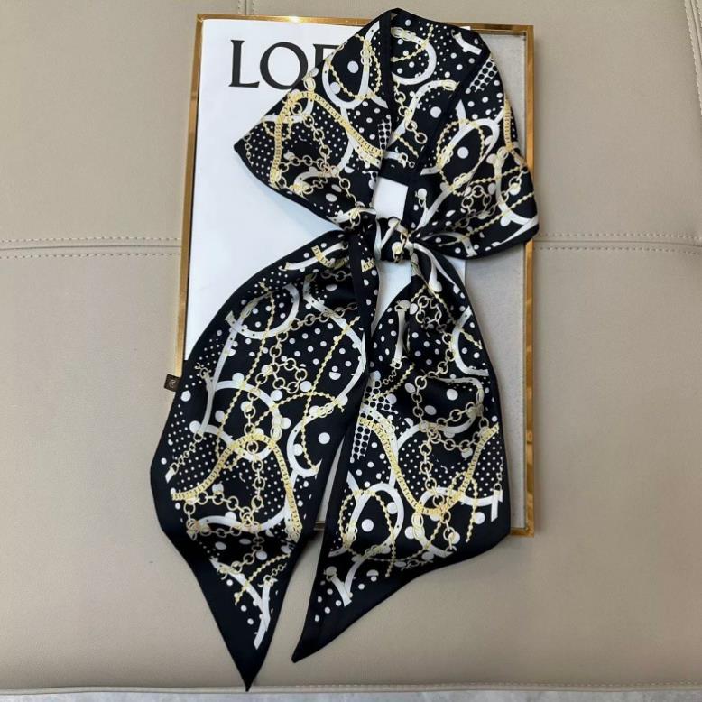 Designer Retro Classic Print Silk Satin Scarf Trim Elegant Neck Head Bandana Wrap Luxury Fashion Accessory for Women 147 13 5cm