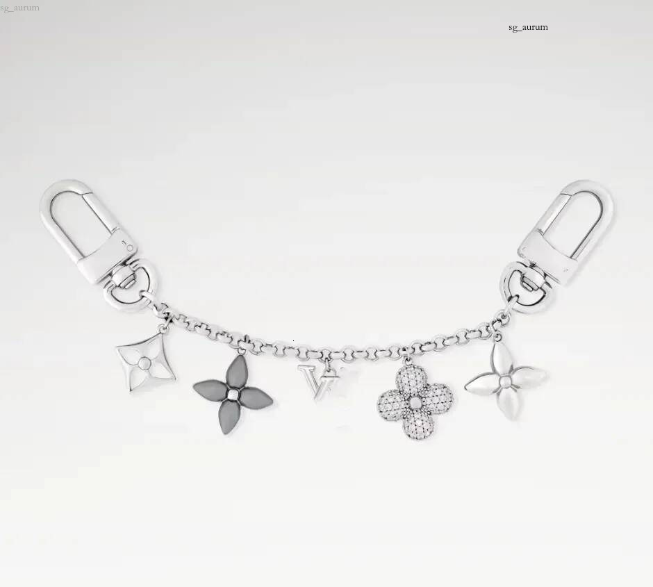 With BOX Fashion Keychains styles Luxury Silver Flower lettered chains designer unisex bag Charm car key holders for men and women