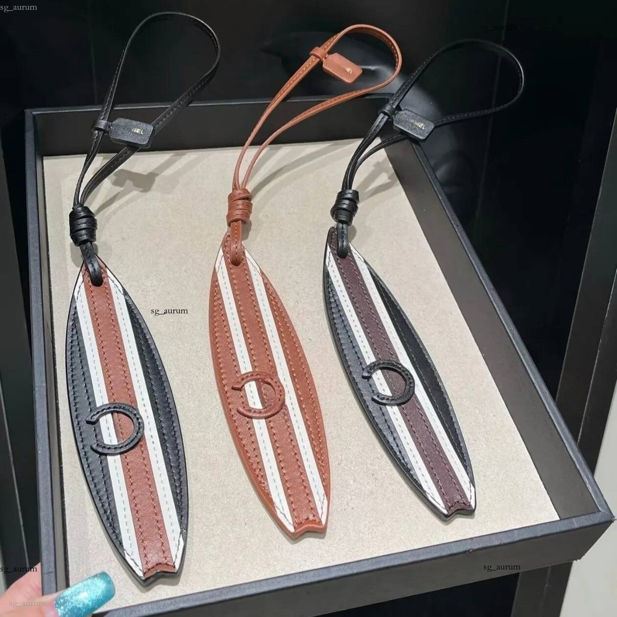 Designer en cuir planche de surf porte-clés nouveau style unisexe charme sac pendentif décontracté vintage mode bijoux cadeau porte-clés pour hom