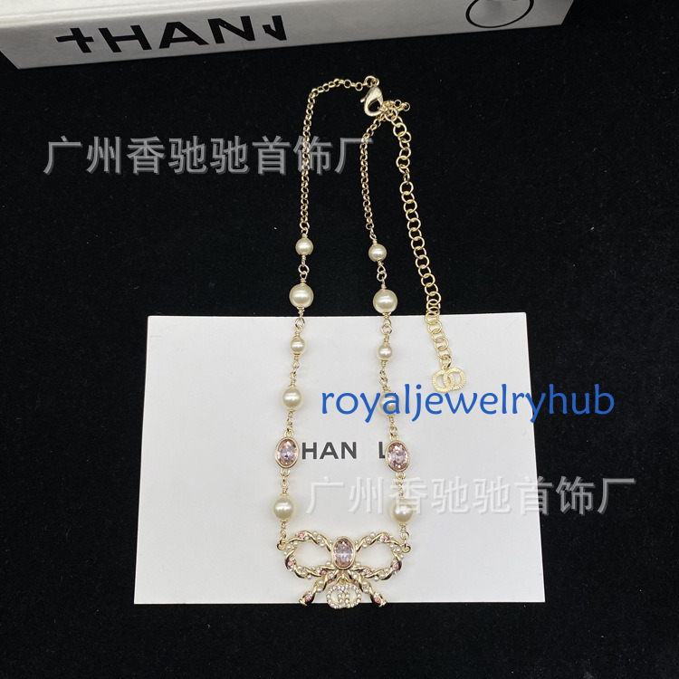 Designer Jewelry Channel necklaces Autumn Winter Pink Diamond Bowknot Pearl Letter Versatile Style Necklace for Women