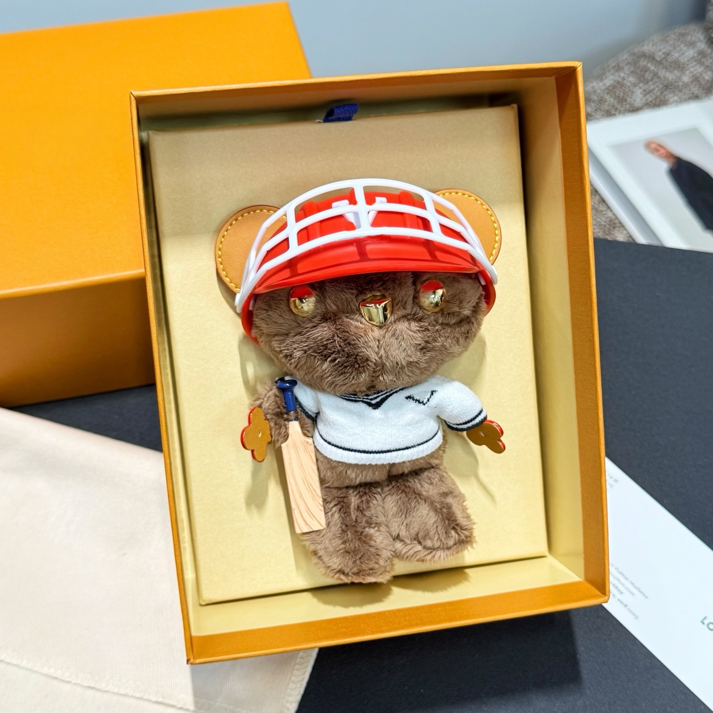 Designer Abeille Skateboard Ours Cricket Ours Charme de Sac Ours en Peluche Porte-clés avec Casque Rouge Vintage Style Sport poupée Sac Pendentif