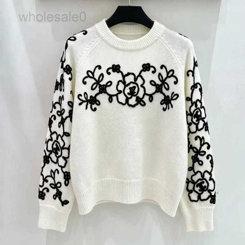 Womens Sweaters designer AutumnWinter New HeavyDuty Handcrafted Floral Embroidery Light Luxury Socialite Style Round Neck Pullover Long Sleeve SlimF