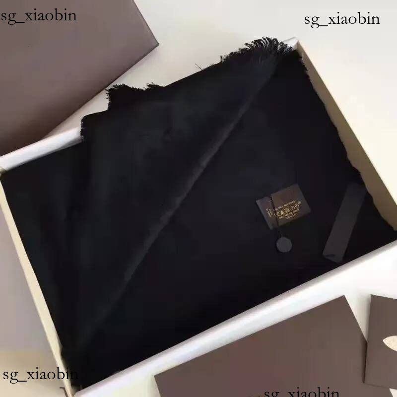 Luxury 7 colors square scarfs for womens Mens luxurys Pashmina Top quality Silks Cotton Blend Women Fashion Silk Scarf Designers Scarves Wit Hot
