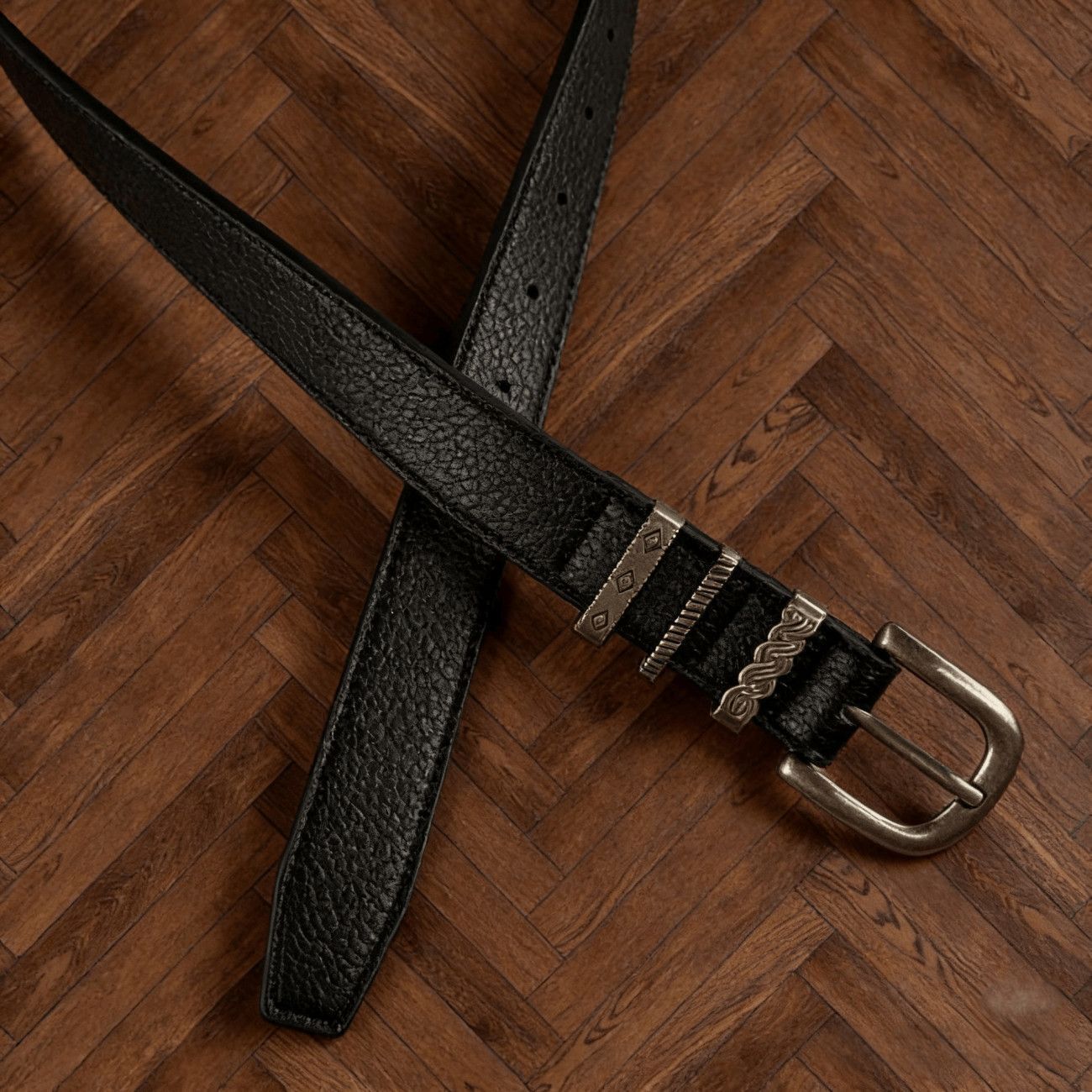 Belts American retro men's belt with distressed pin buckle engraved metal ring accents and a durable lychee-patterned leather strap perfect for