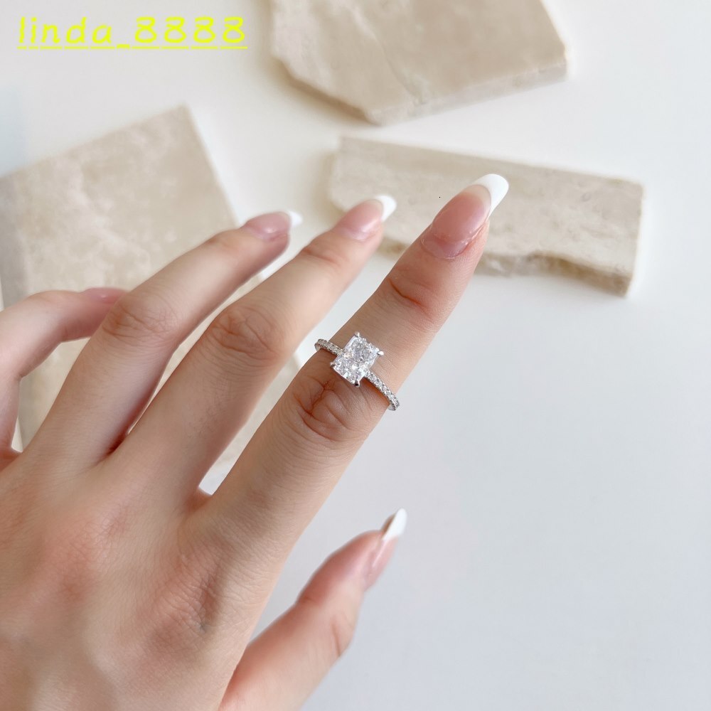 Hot Selling Fine Jewelry Radiant Cut 925 Sterling Silver MoissaniteVVS Engagement Female Ring for Wedding