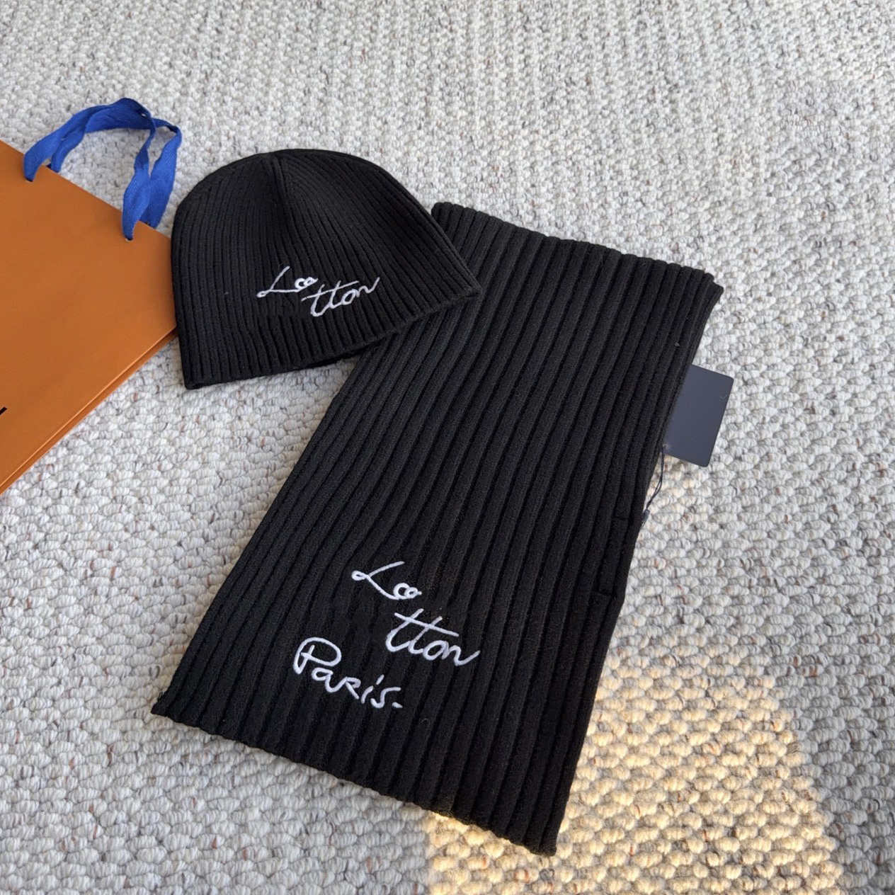 Designer Hats Scarves Sets Knitted Beanie Winter Scarf Fashion Men Women Outdoor Travel Ski Skull Cap Soft Knit Cappelli Keep Warm