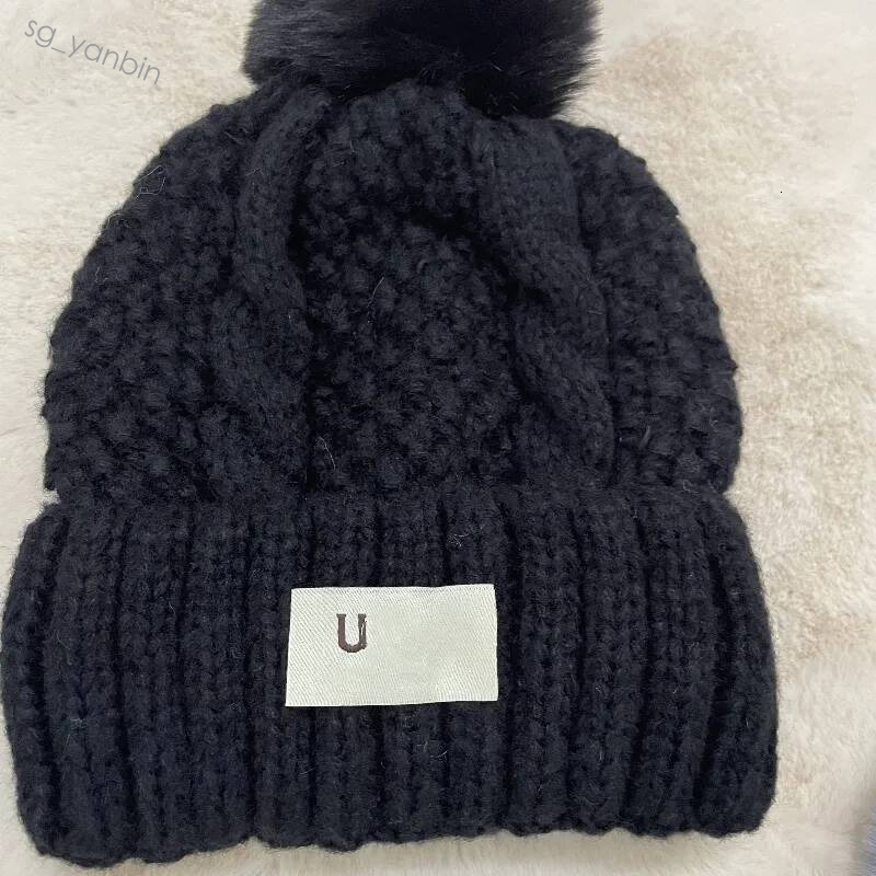 Beanie Bobble Thicken Bonnet Woolen Designer Mens Cap Italian Trendy Warm Winter New Wool Luxury Knitted Hat Hot