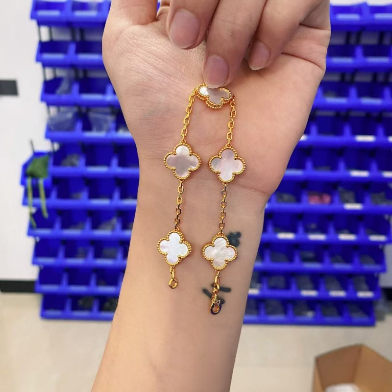 With box bracelet designer bracelet women Elegant Stainless Steel Luxury Bracelets For Her Artistic Design 18 Karat Gold Coating clover bracelet jew