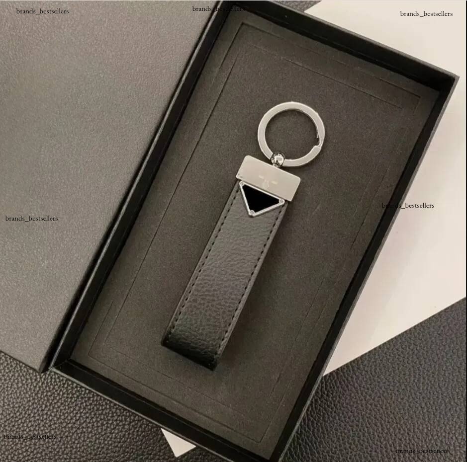 2025 Designer unisexe noir chaîne accessoires p porte-clés lettre modèle de luxe voiture porte-clés bijoux cadeaux lanières pour sac clé 01