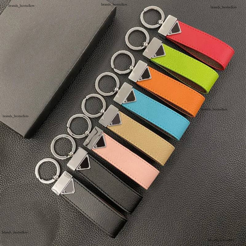 Multi Designer Porte-clés Triangle En Cuir Sac De Voiture Porte-clés Unsiex Amour Cadeau Amant Porte-clés Mode Lanières Polyvalentes pour Clés
