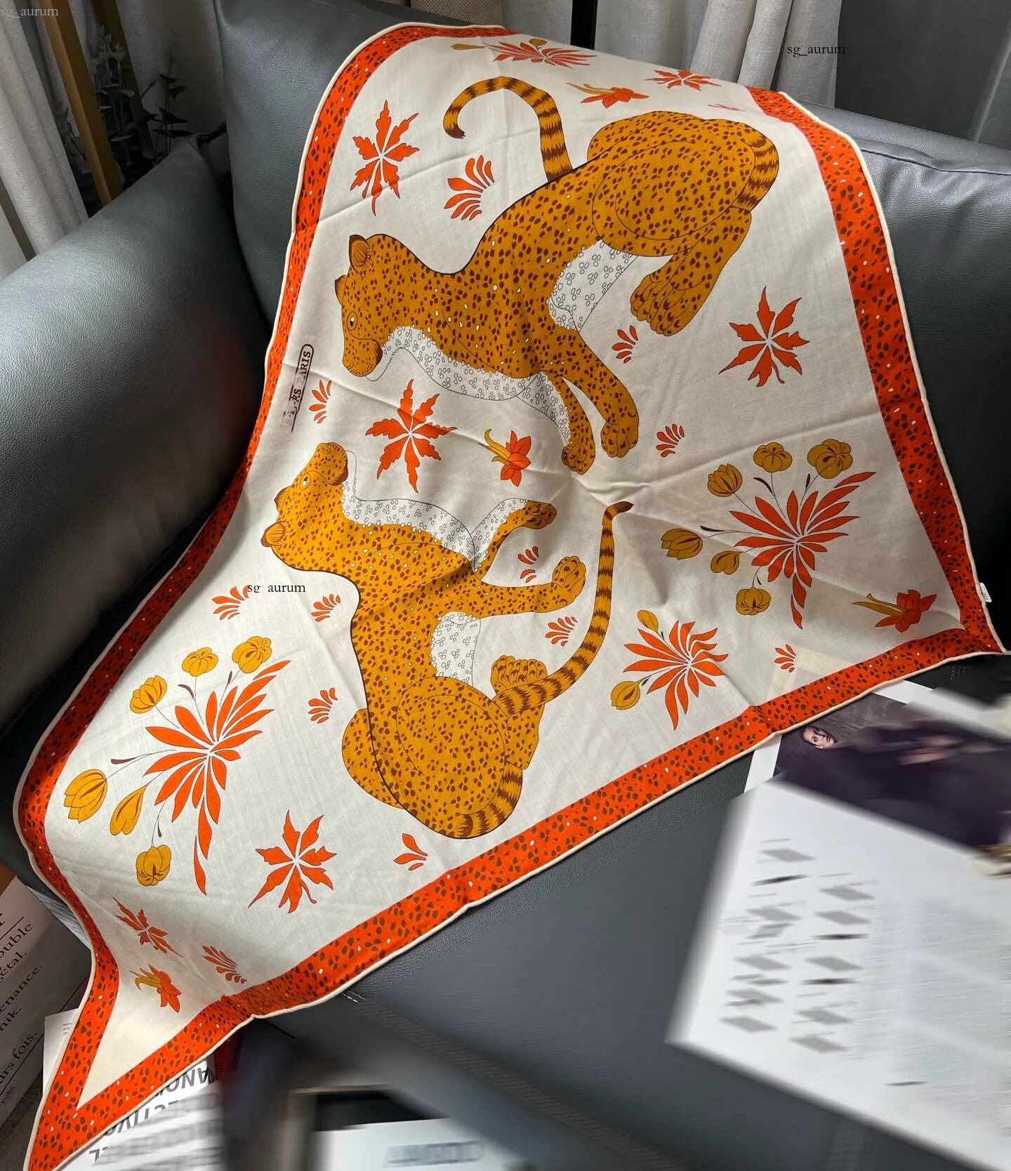 2026 Bord roulé à la main automne et hiver designer velours de haute qualité cachemire lettre H jungle équatoriale grand châle triangle écharpe c