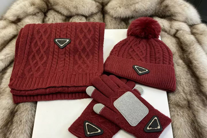 Scarves Winter outdoor warm scarf hat pompoms and gloves threeinone set wool knitted quality men women designer long scarf P1