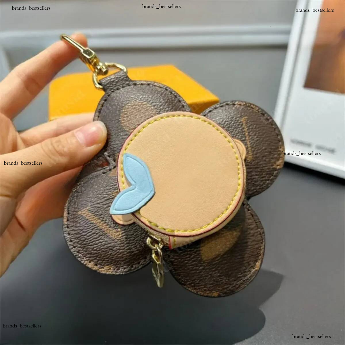 Luxury Designer Keychain Brand Round Key Chain Men Car Keyring Women Buckle Keychains Bags Pendant Exquisite Gift