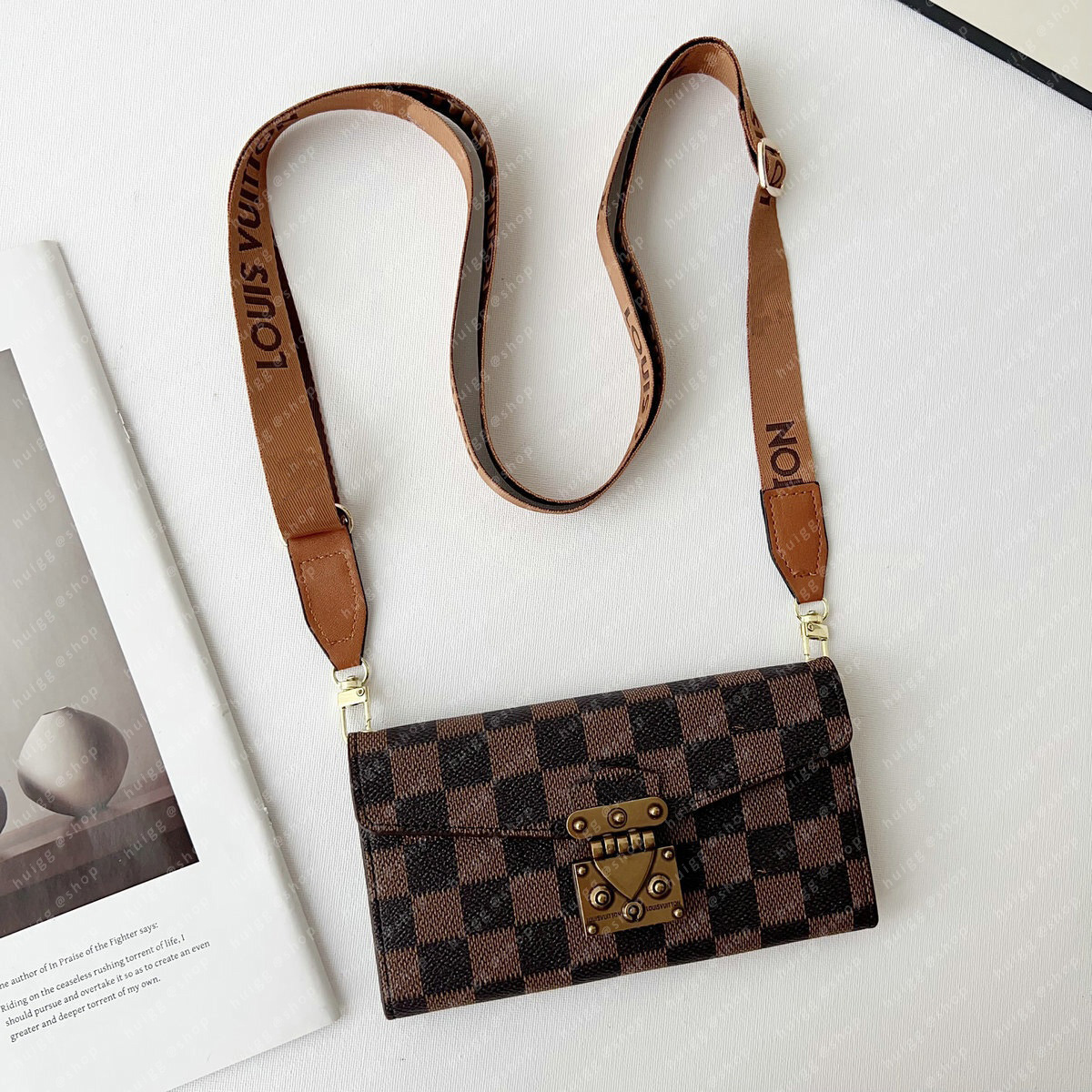 18 17Pro Max Luxury Phone Case handbag Cross Body bracelet Phones Cases for 16 15 14 ProMax Leather Cases Designer Chain Phones Cover Card Holder Co