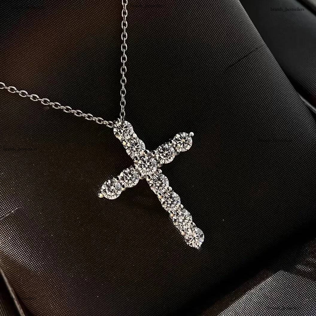 Rulalei 2024 Top vente croix pendentif bijoux de luxe 925 en argent Sterling coupe ronde topaze blanche CZ diamant pierres précieuses fête femmes