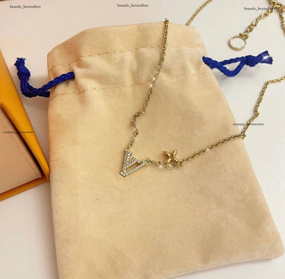Designer Femmes Collier En Laiton Plein Dias V Lettre Pendentif Bijoux De Mode Sans Avec Boîte