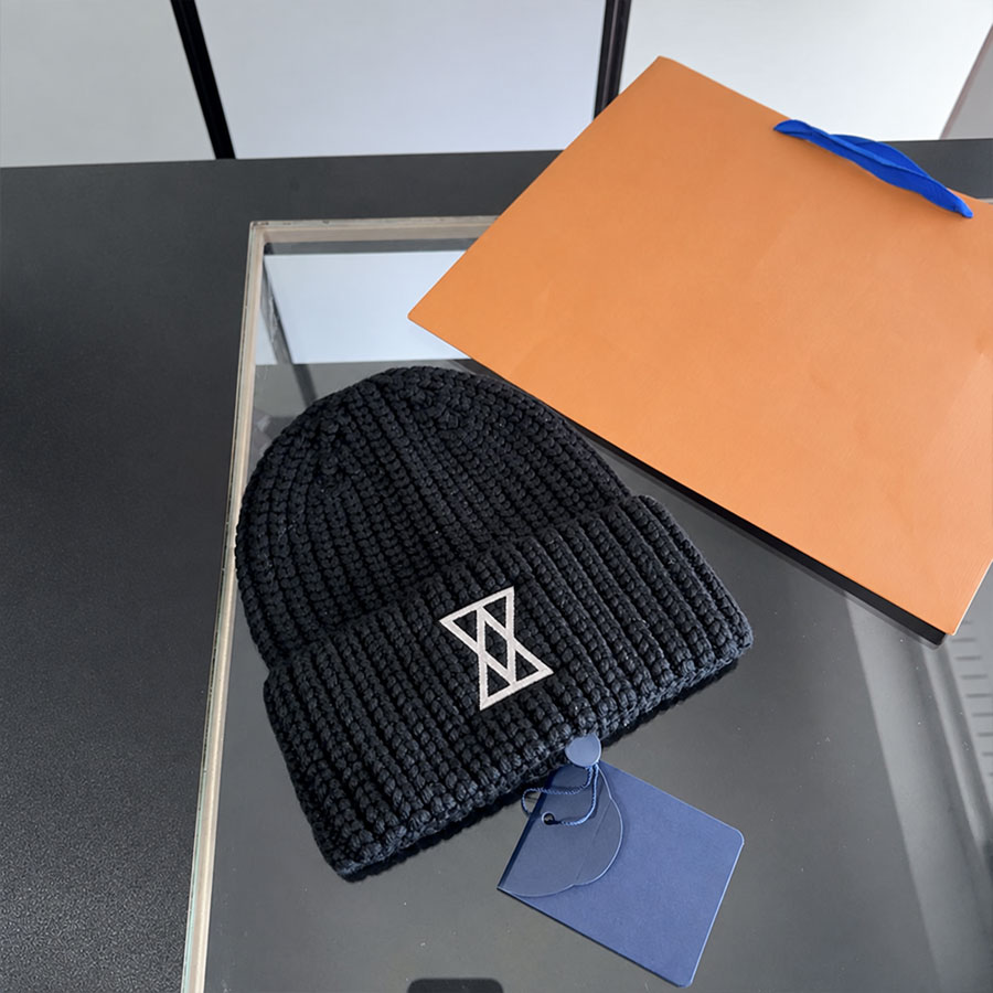 Designer Beanie Hat Womens Geometric Pattern Knitting Cap Mens Beanie Knitted Hat Caps Circle Cap with Ball Windproof Warm Simple Versatile Knitt