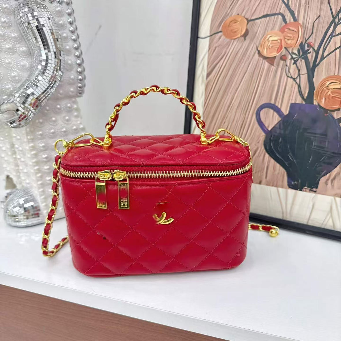Makeup bag CC designer bag fashionable luxury shoulder bag high-quality women's handbag wallet diamond grid patterned chain bag metal logo make