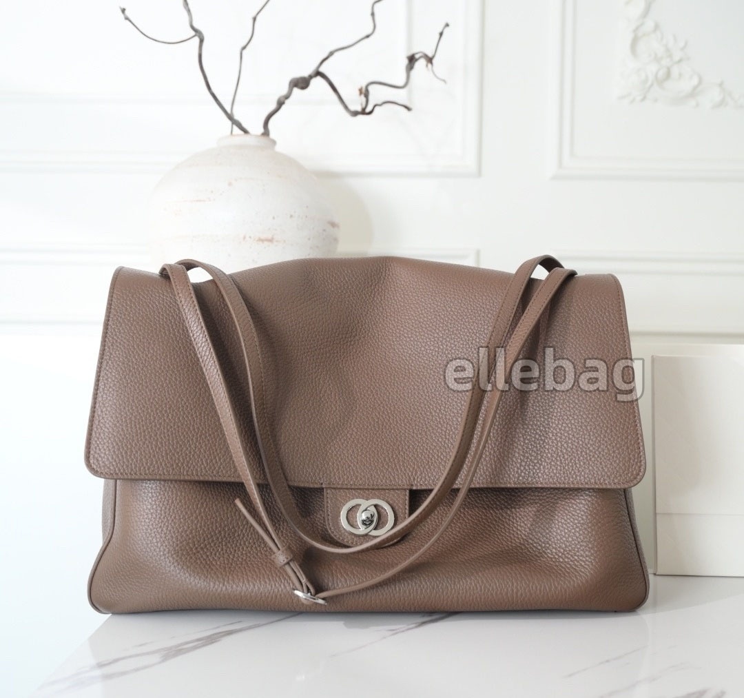 High Quality Designer Shoulder Bag Women 26s Maxi Flap Bag Grain Cowhide Leather Vintage 25c Handbag Large Tote Bag Capacity Airport Travel Shopping