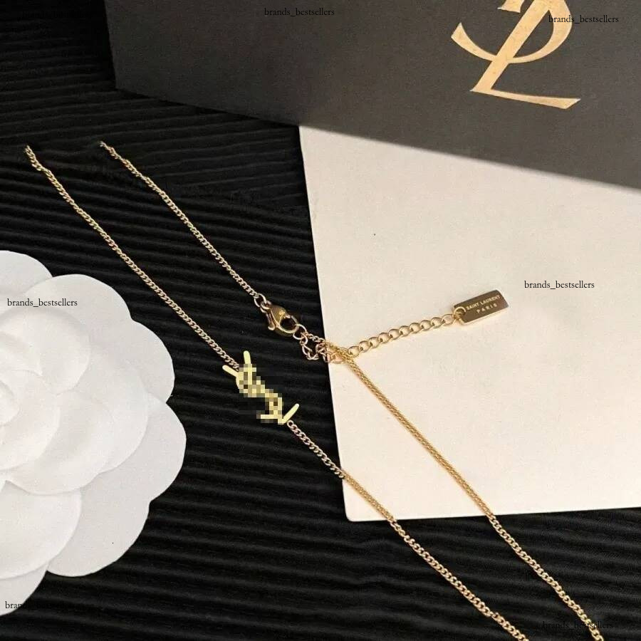 18K Titanium Lettre Diamant Designer haut de gamme Femmes élégantes Pendentif Collier Bijoux Chaîne en or z44a #