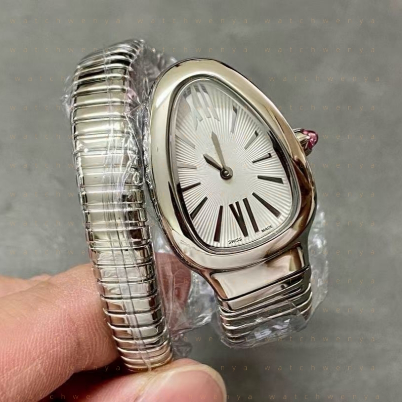 The classic women's watch features a stylish and elegant design that showcases individuality. The stainless steel material does not fade.