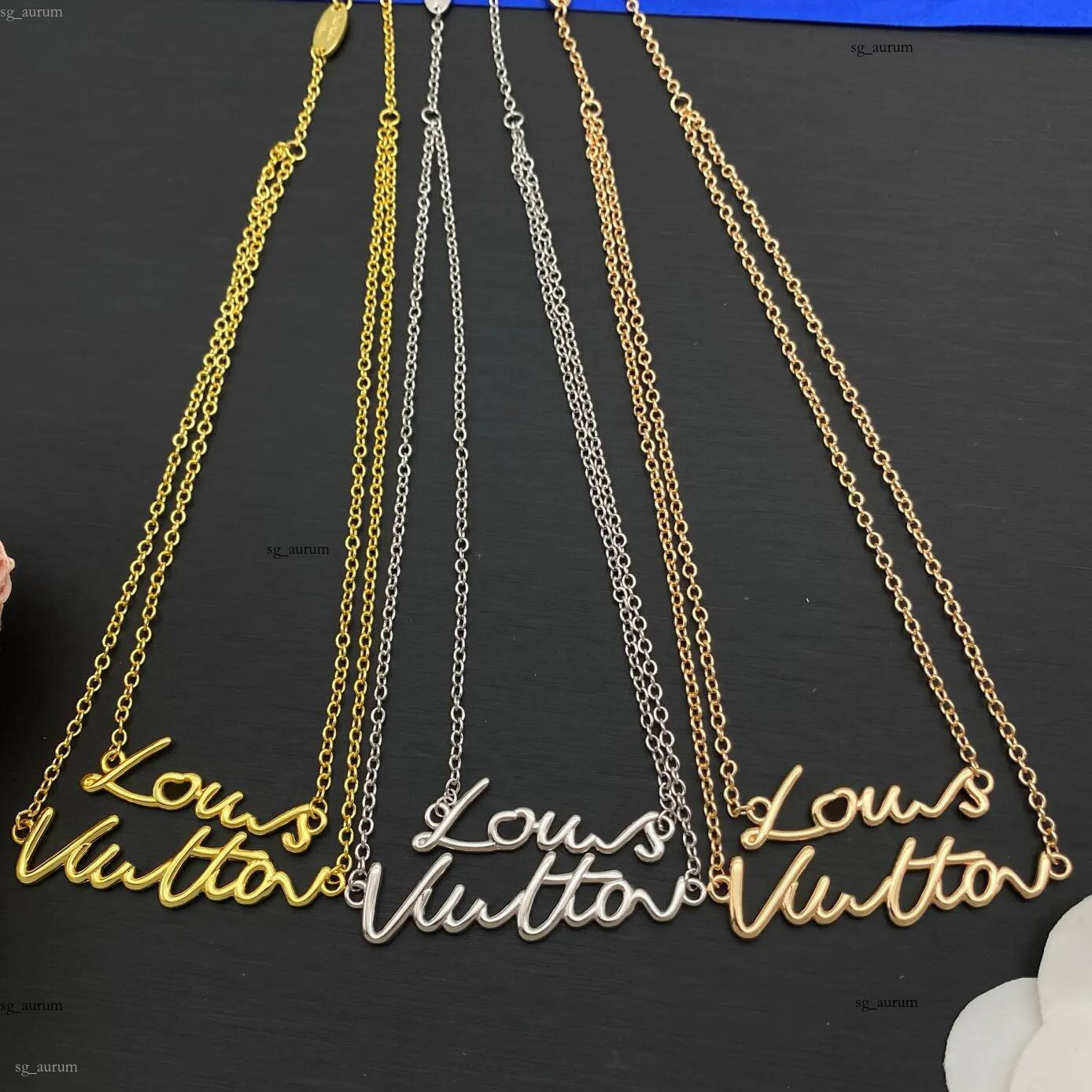 2026Argent Rose Or Ton Texte Pendentif Fine Chaîne Élégant Femmes Quotidienne Bijoux Cadeaux Haute Qualité Accessoires De Mode CollierMeilleures