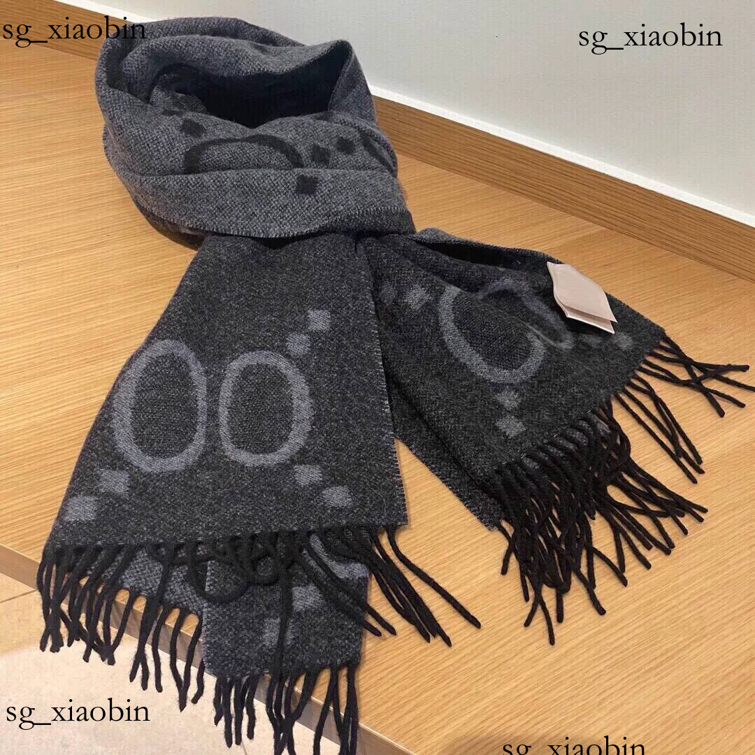 designer scarf Large letters scarfs jacquard weave cashmere autumn and winter women warm men comfortable touch senior fashion versatile Hot