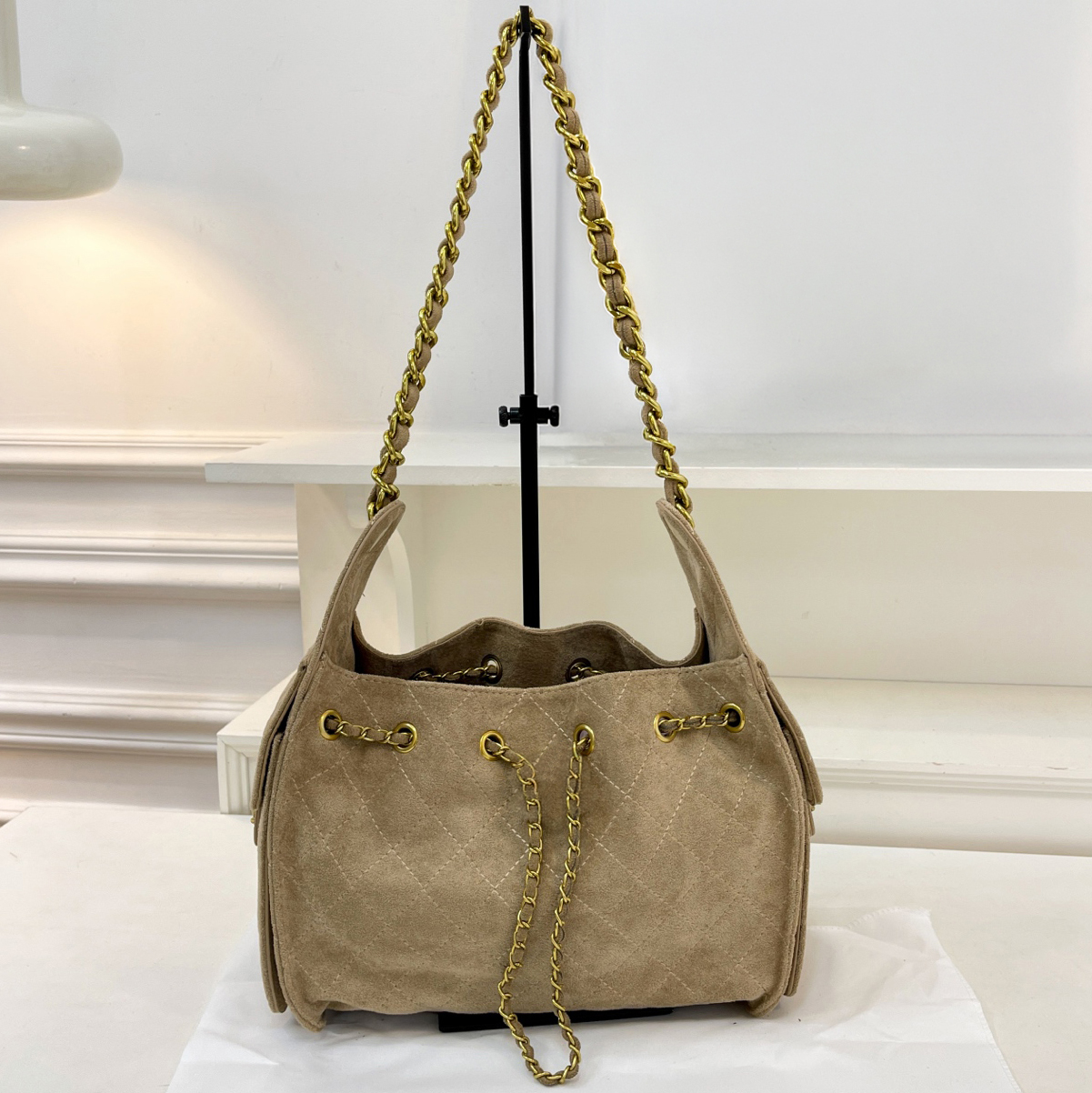 Sac à bandoulière pour femme Sac à main seau Sac à main en chaîne matelassé en daim | Fourre-tout Hobo à cordon de 27 cm | Sac de tous les jours