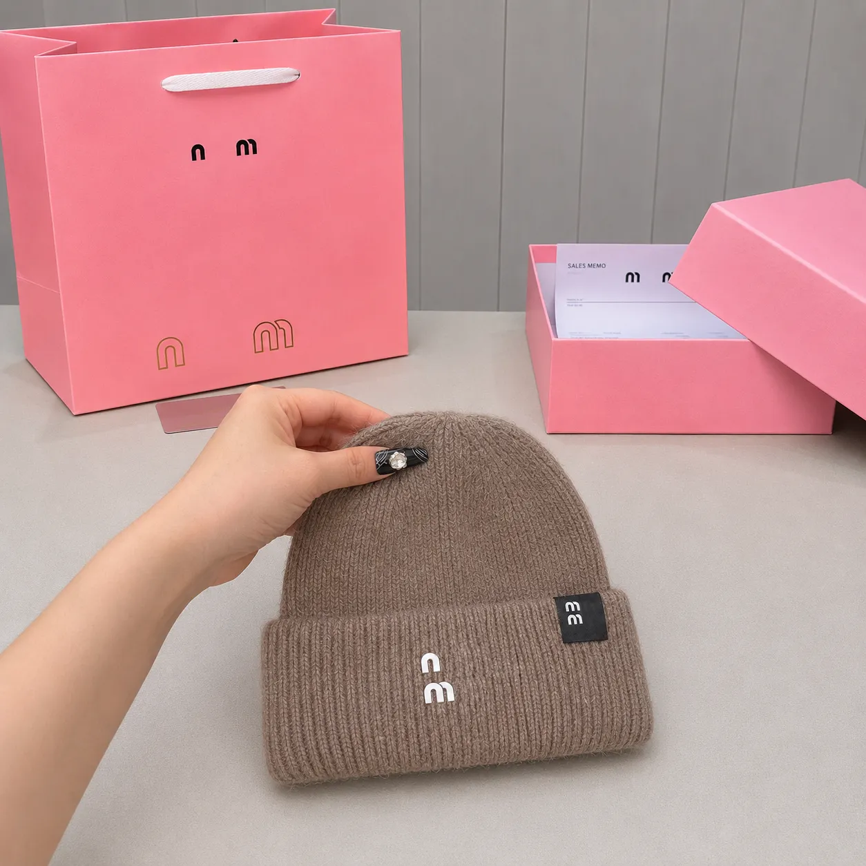 Classic designer ie hat new winter womens wool luxury warm fit knitted letter soft cashmere street fashion Christmas gift Q260919