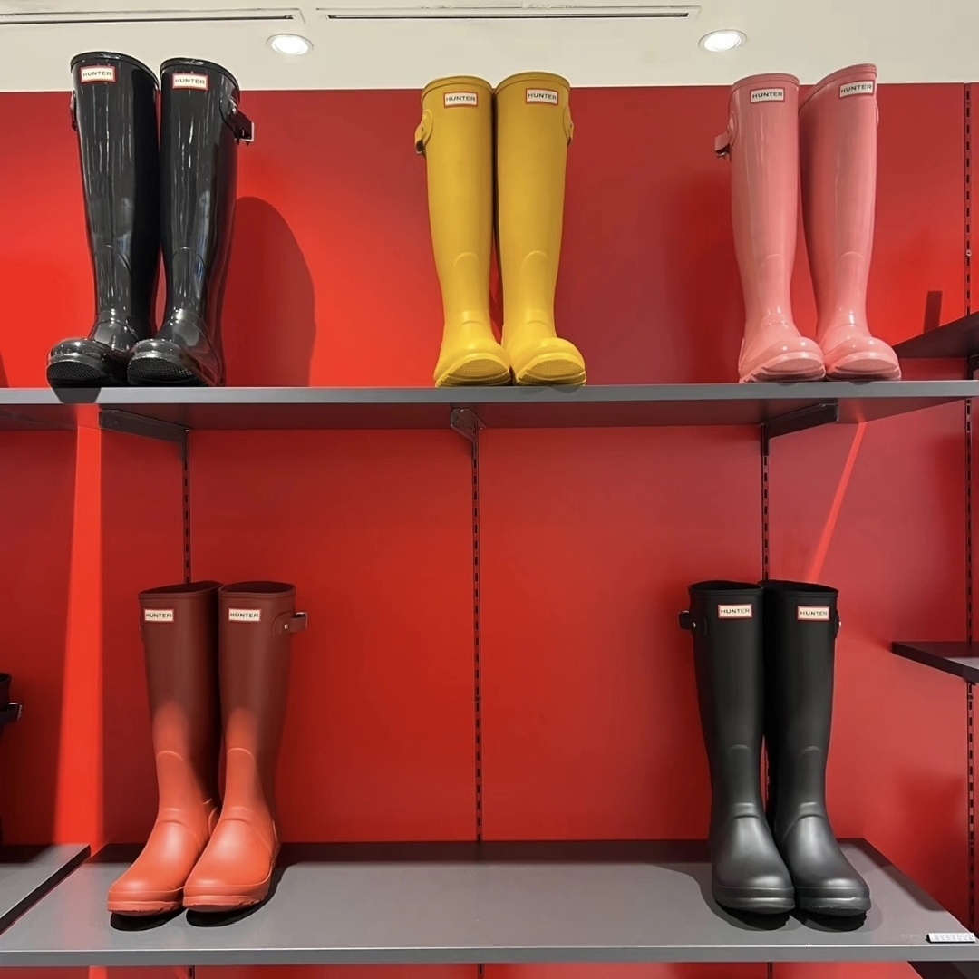 Waterproof Designer Luxury Shoe Womens Tall Rubber Rain Boots Knee High Pull On Matte Black Classic Street Fashion Travel Work Outdoor Garden Festiv