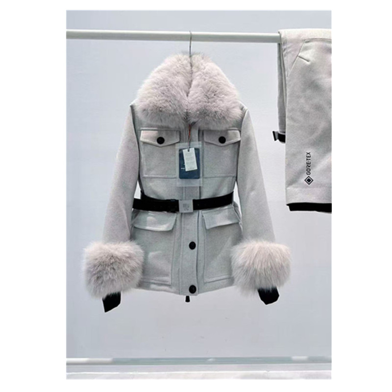 Down Jacket Women Slim Fit Short Hooded Belt Decor Winter Puffer Coat Ski Trip Outdoor Fashion logo Waterproof Wind Resistant Streetwear Ski suits w