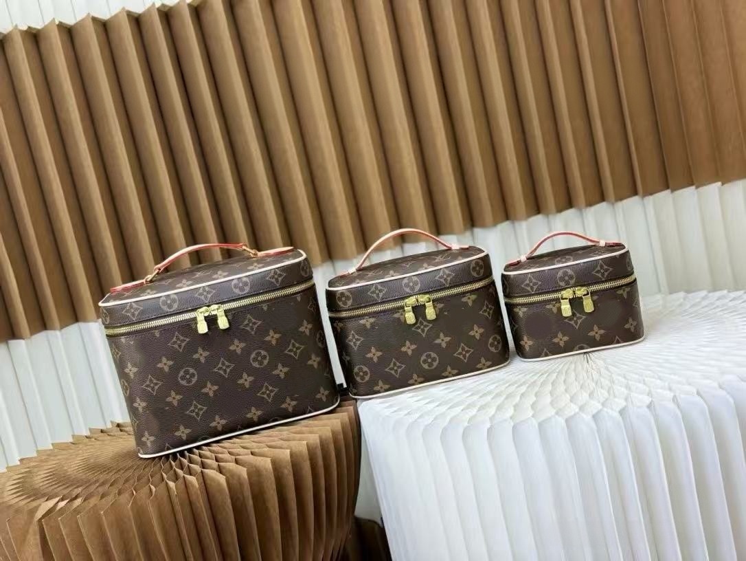 Cosmetic Bags Cases womens Makeup Bag Classic Luxury designer Double zipper travelling Toiletry Travel Pouch Ladies Wash bag Purses Handbags Free Sh