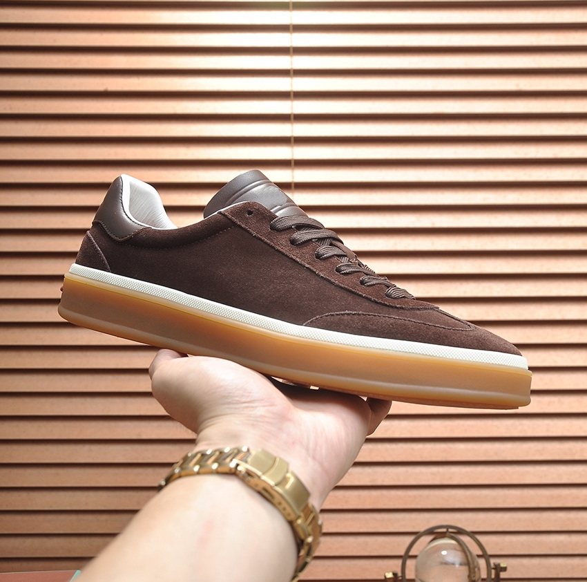 womens shoe sneaker Designer Luxury trainer casual skate suede leather lace low top profile beige rubber outsole comfort classic fashion quality bra
