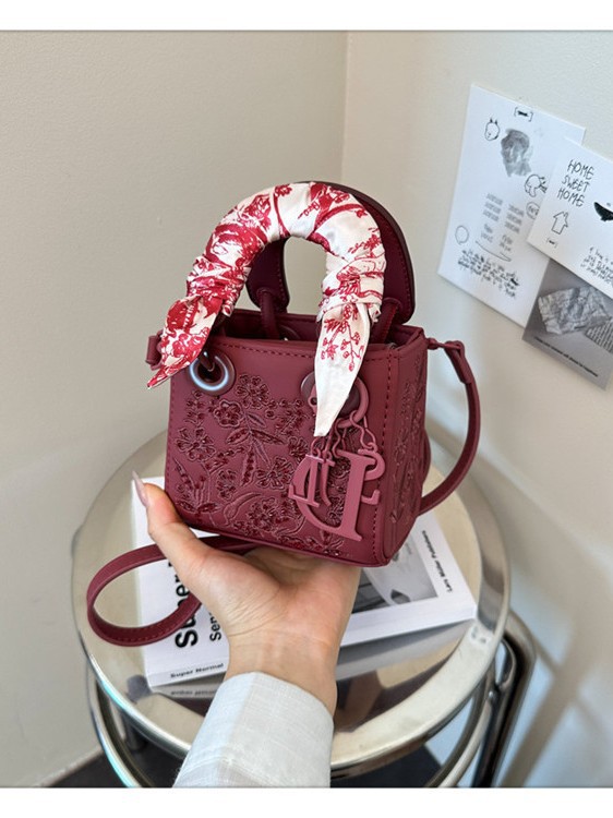 designer bag 2026 New Silk Scarf Handbag Niche Light Luxury Heavy Floral Embroidery Shoulder Crossbody Bag Versatile Lady D Style Tote Purse for Wom