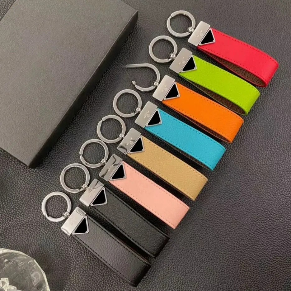 2026 Designer Unisex Black Chain Accessories p Keychains Letter Luxury Pattern Car Keychain Jewelry Gifts Lanyards For Key Bag 09