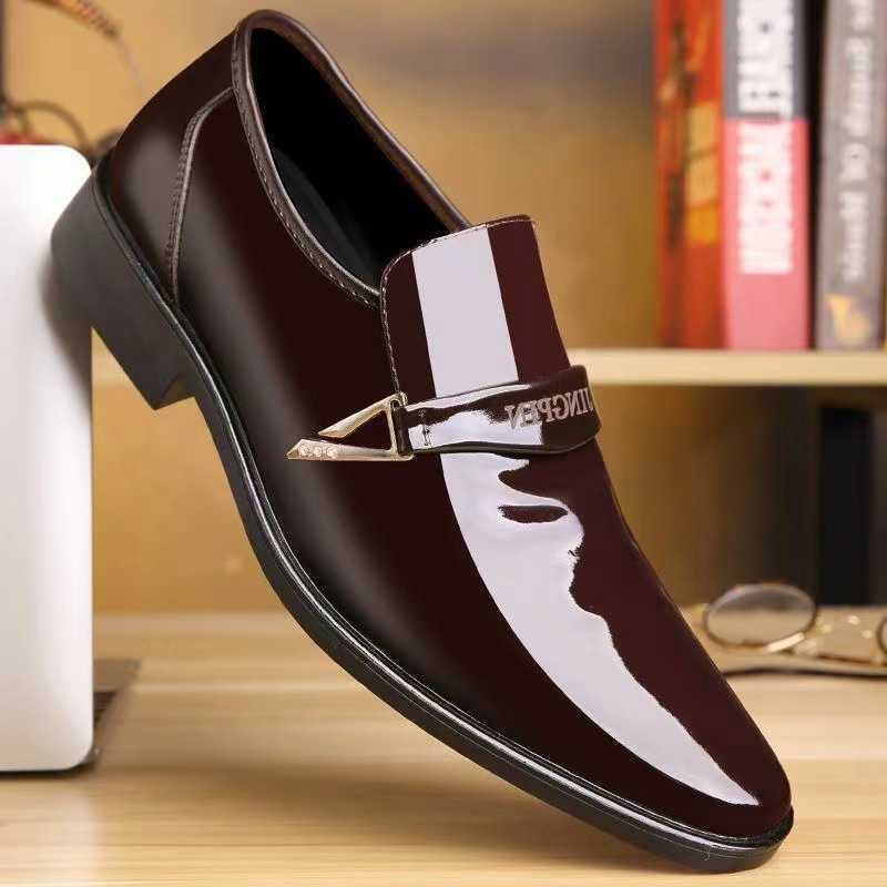 Dress 2026 New Men's Formal Shoes Formal Business High Gloss Slip on Loafers Comfortable and Casual Men's Driving Boat Shoes H260915