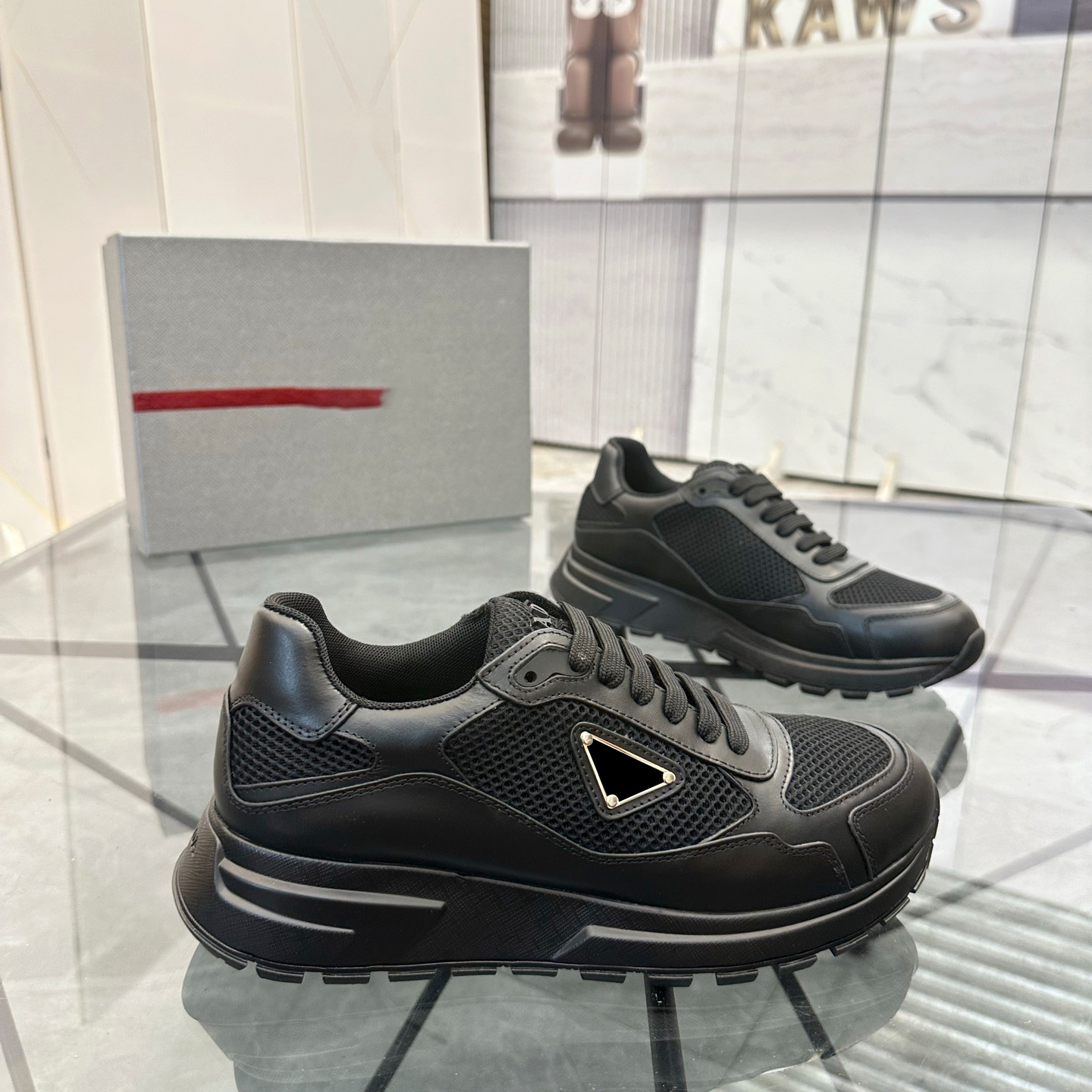 2026 New basketball shoe Soft sole run 1 1 Designer Triangle logo trainer Men tennis Breathable vintage casual Sneaker Spring Summer Outdoor travel