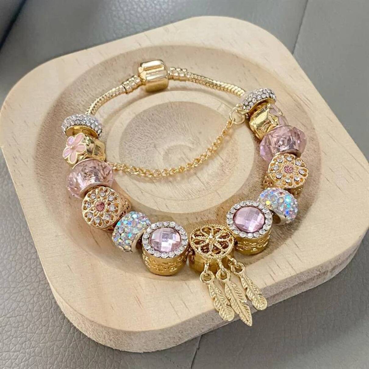 2026 perfume New Designer Luxury Women Gold Tone Snake Chain Charm Bracelet Pink Crystal Bead Leaf cologne Pendant DIY Style Wrist Jewelry For Daily