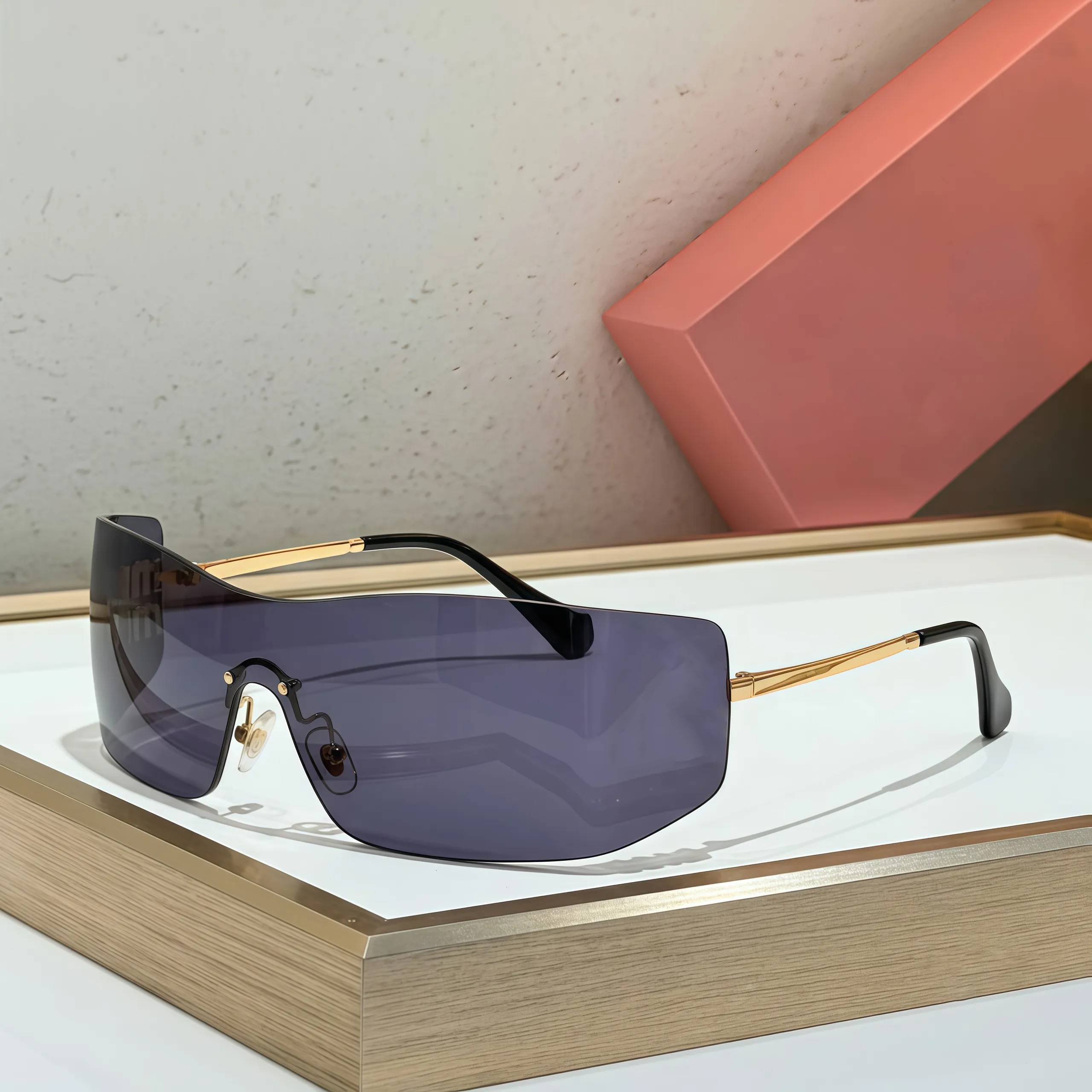 Lunettes de soleil de designer pour femmes pour l'été Designer populaire élégant style de mode en plein air anti-ultraviolet rétro plaque métal c