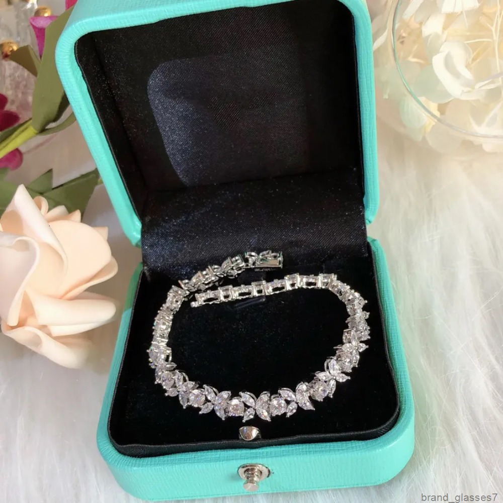 Ladies Girlfriends Designer Bracelets for Women Fashion Elegant Bead Party Diamond Jewelry Valentines Day Gifts